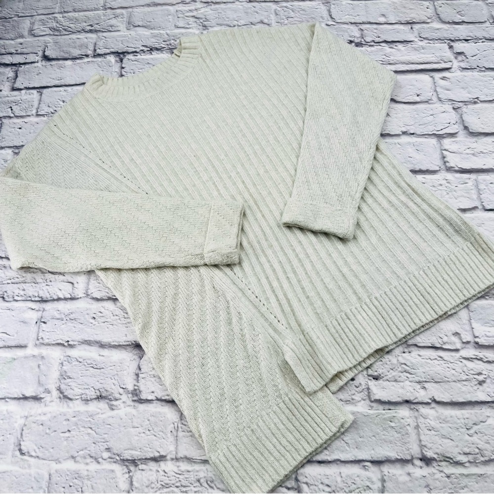 Simply Vera Vera Wang Light Cream Sweater Size Medium Ribbed Asymetrical Hem